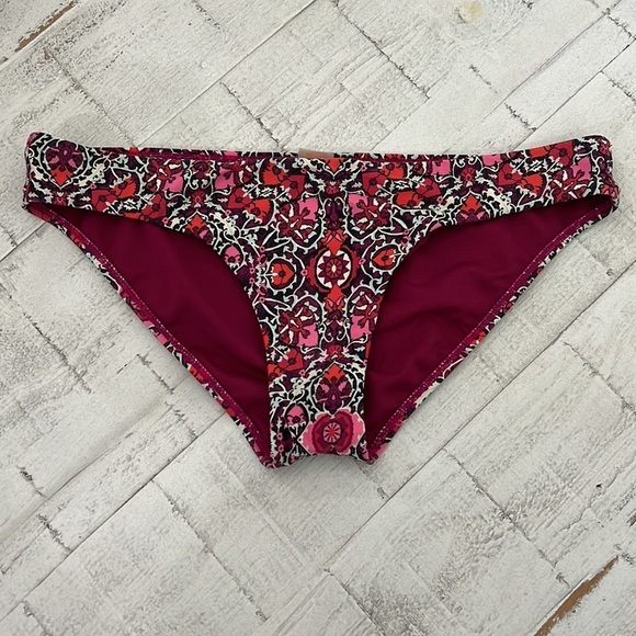 BillaBong 2 piece suit - Picture 3 of 9
